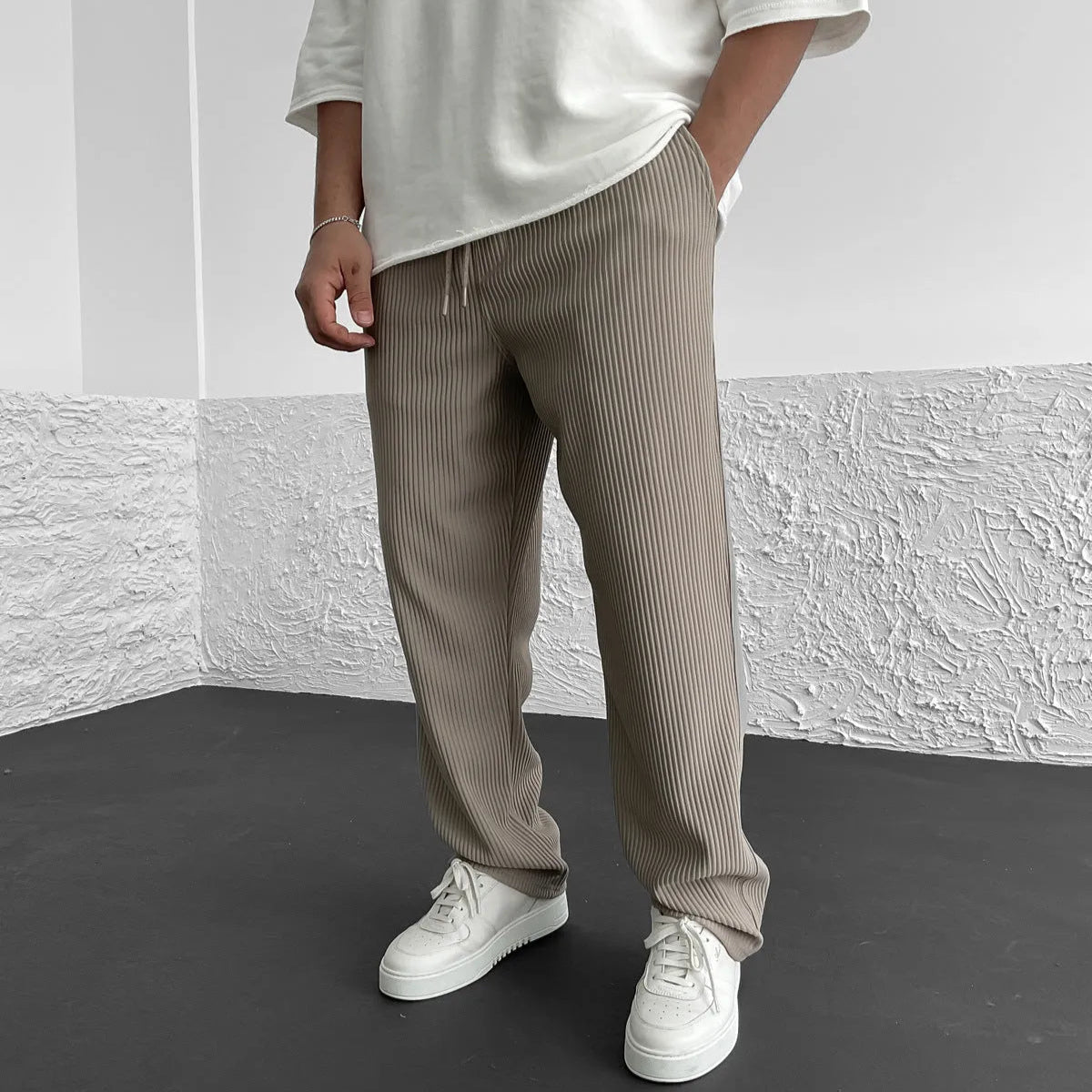 Paavo | PRILAGOĐENE PANTALONE OD MATERIJALA